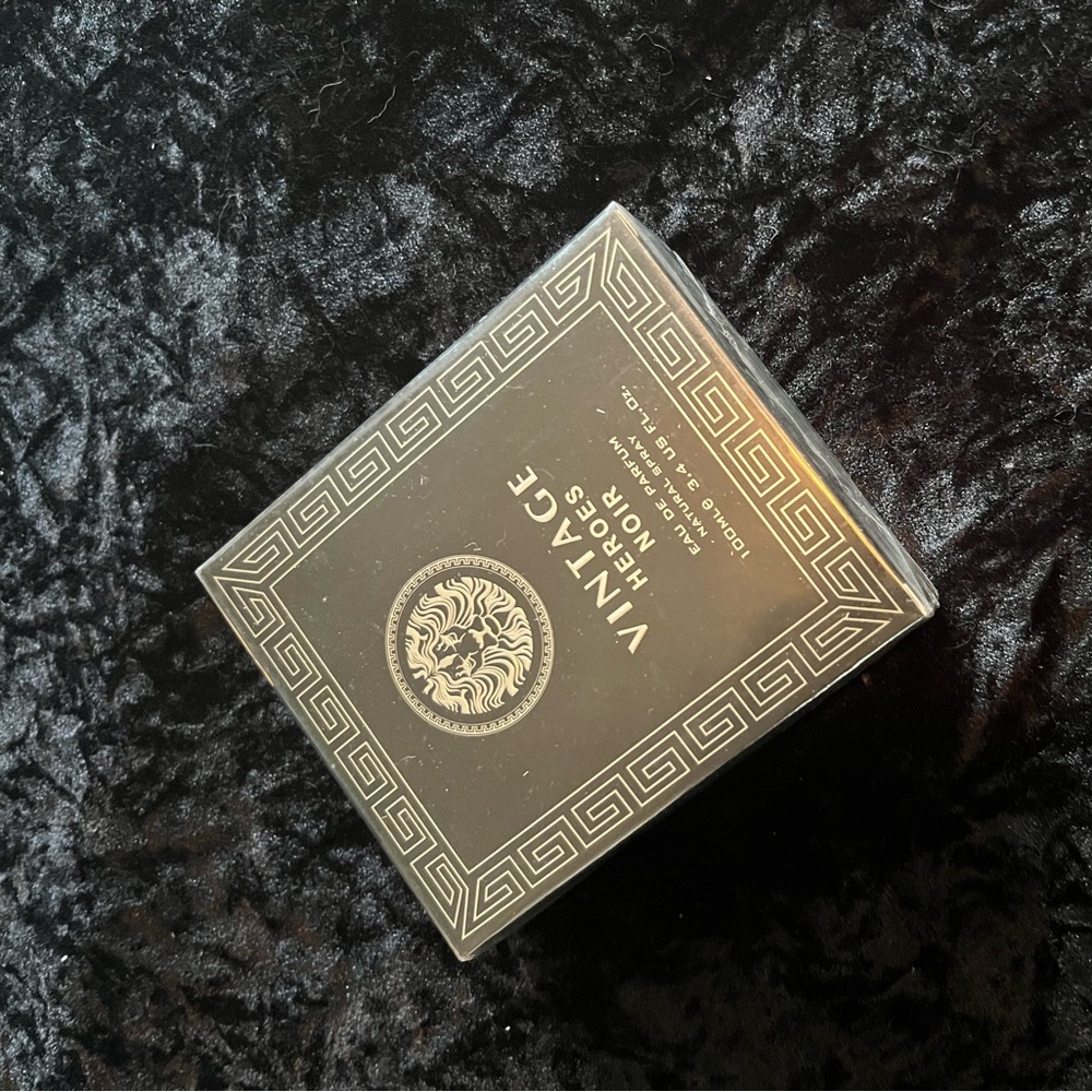 Vintage Heroes Horror Tarot Deck - Black and Gold Box